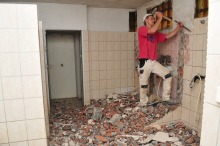 Piłkarze przebierali się na basenie, bo szatnie są w remoncie