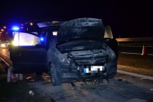 Kierowcy ugasili palący się na autostradzie samochód