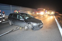 Zasnął za kierownicą na autostradzie, uderzył w lawetę