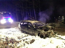 Na drodze z Bierdzan do Olesna doszczętnie spłonął samochód