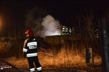 Mężczyzna ranny w pożarze budynku gospodarczego