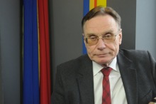 Namysło: Absolwenci nie mają pracować przy kasie