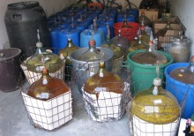 Celnicy wraz z policjantami zlikwidowali nielegalną gorzelnię