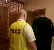 Napadli z nożem na przechodnia, są już w areszcie