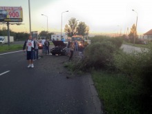 Kierowca volkswagena staranował żywopłot na ul. Wrocławskiej