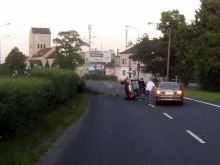 Kierowca volkswagena staranował żywopłot na ul. Wrocławskiej