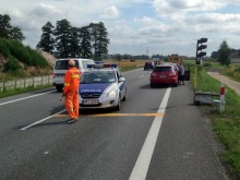 Robotnik kierujący ruchem potrącony przez samochód