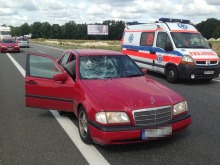 Robotnik kierujący ruchem potrącony przez samochód