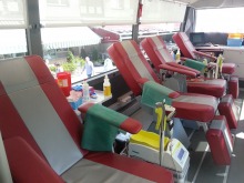 W wakacje krwiodawców jest mniej. Mimo to krwi nie brakuje.