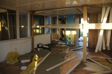 Zdewastowane baraki straszą nad Kanałem Ulgi