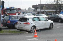 Volkswagen golf zderzył się z ciężarówką na Zaodrzu