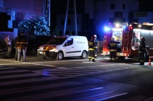 Zderzenie trzech aut na ul. Oleskiej. Jedno z nich ścięło latarnię.