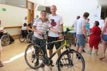 Kibic Odry ruszył w rowerową wyprawę po Polsce, by wesprzeć niepełnosprawnych