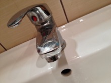 Bakterie Coli w oleskich kranach. Woda nie nadaje się do picia!