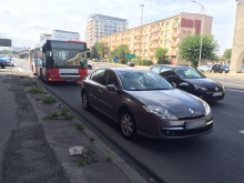 Renault zderzyło się z autobusem MZK