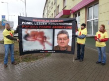 Przeciwnicy aborcji manifestowali pod biurem posła Korzeniowskiego
