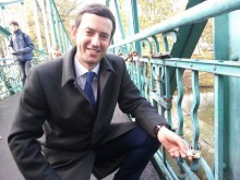 Marcin Ociepa deklaruje przywiązanie do Opola i przypina kłódkę