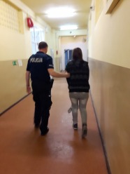 17-latka dachowała kradzionym autem uciekając przed policją