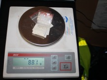 Na widok policjantów ukrył narkotyki w bieliźnie