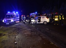 Kierowca forda zasnął i doprowadził do czołowego zderzenia