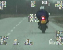 Pędził motocyklem blisko 200 km/h w terenie zabudowanym