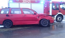 Zderzenie volkswagena z autobusem MZK na Alei Solidarności