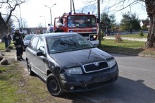 Wjechał na skrzyżowanie na czerwonym świetle. Ranna ciężarna kobieta.