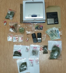 Wpadł podczas kontroli drogowej. W domu miał amfetaminę, marihuanę i grzybki.