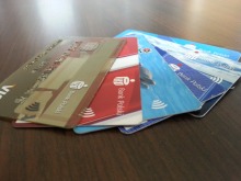 Dziś obchodzimy "Dzień bez płacenia gotówką". "Karta płatnicza jest bezpieczniejsza".