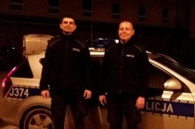 Policjanci uratowali 28-latka, który chciał wyskoczyć przez okno