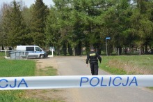 Ktoś zdewastował groby na cmentarzu w Dąbrowie