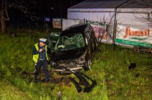 Kolizja w Walidrogach, samochód zatrzymał się w rowie