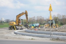 Trwa budowa ronda na ul. Prószkowskiej. Czekają nas utrudnienia w ruchu.