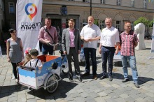 Od dziś w Opolu dostępne są riksze do przewozu dzieci