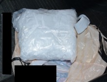 Narkotyki, broń palna i amunicja w samochodzie, wracającym z Holandii