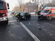 Wypadek na skrzyżowaniu ul. Ozimskiej i Plebiscytowej. Ranna kobieta w szpitalu.