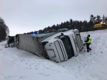 Ciężarówka przewróciła się na autostradzie A4