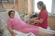 Dzień Kobiet w WCM. Studentki umilały czas pacjentkom szpitala.