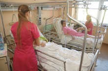 Dzień Kobiet w WCM. Studentki umilały czas pacjentkom szpitala.