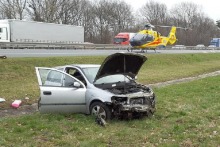 Zderzenie i dachowanie na A4, w akcji śmigłowiec LPR