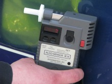 Jechał kosiarką do trawy po drodze. Miał prawie 3 promile!