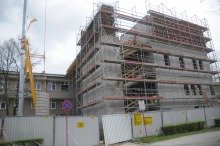 Budynek Collegium Medicum UO rośnie w oczach