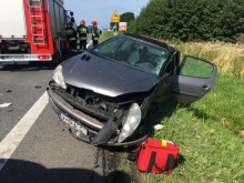 Zderzenie karetki z osobówką, jedna osoba w szpitalu