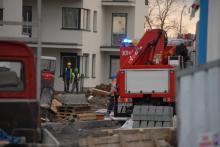 Aleja Solidarności:Pracownik budowy wpadł do szybu windy. 