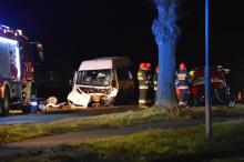 Tragiczne zderzenie osobówki z busem, 13 osób poszkodowanych