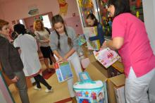 Sprzęt dla szpitala kupili za pieniądze... ze szkolnego kiermaszu 