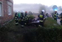 Wracał pijany z dyskoteki, swoją podróż zakończył dachując