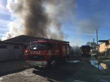 Płonie magazyn na Prężyńskiej w Prudniku, w akcji 18 zastępów straży
