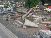 Dewastacja nagrobków na cmentarzu w Michałowie. Czy była celowa?