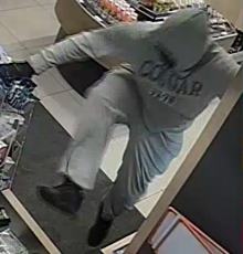 Policja publikuje wizerunek osoby podejrzewanej o krzadzież